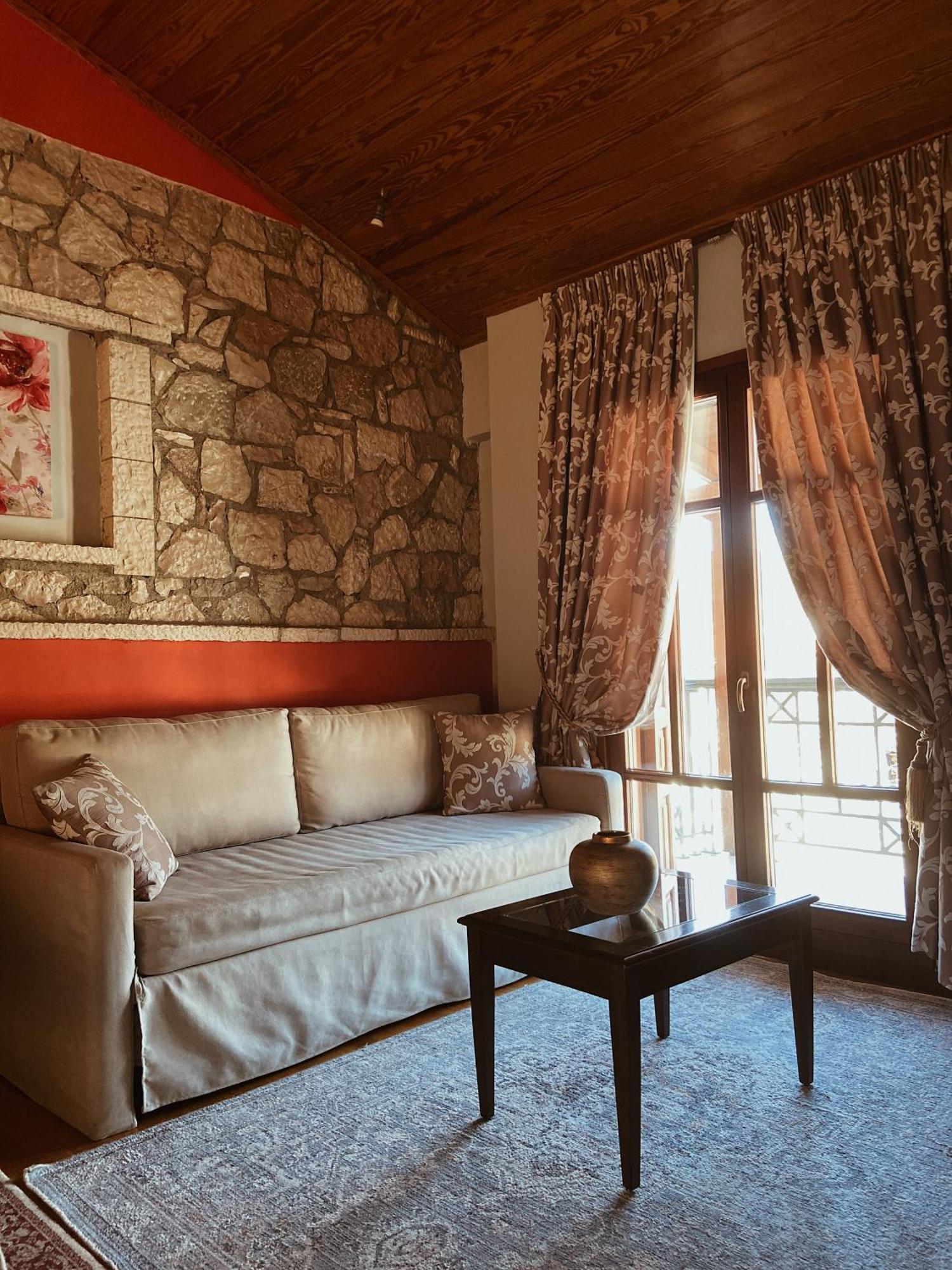 Hotel Kynaitha Kalavryta Exterior photo